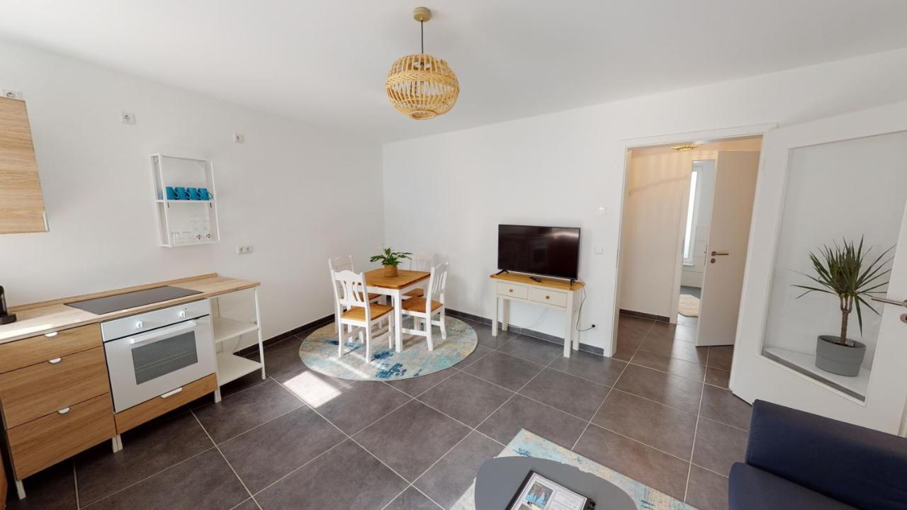 Travel Art Boardinghouse Aparthotel Neuruppin Bagian luar foto